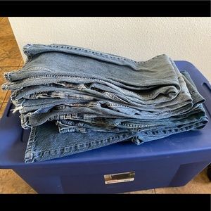 Eight pair Levi’s 527 32x32
